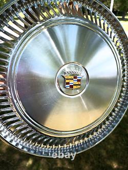 Enjoliveur de roue Cadillac Eldorado GM 1967-70 avec emblème de crête chromé (ENSEMBLE DE 4) GC++
