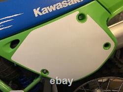 Ensemble de décalcomanies complet (petite roue) Kawasaki 1993 KX80 / comprenant les arrière-plans