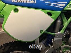 Ensemble de décalcomanies complet (petite roue) Kawasaki 1993 KX80 / comprenant les arrière-plans