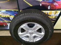 Ensemble de quatre pneus Michelin LTX M/S 2 de taille 245/75R17 avec jantes d'origine de 22 pouces pour Jeep Wrangler.