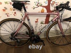 Vélo de route Serotta Meivici Rose Perle avec roues Mavic Ksyrium SL Ceramic